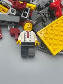 LEGO CITY: Pizza Van Retired (60150) few Pieces missing & missing one fig