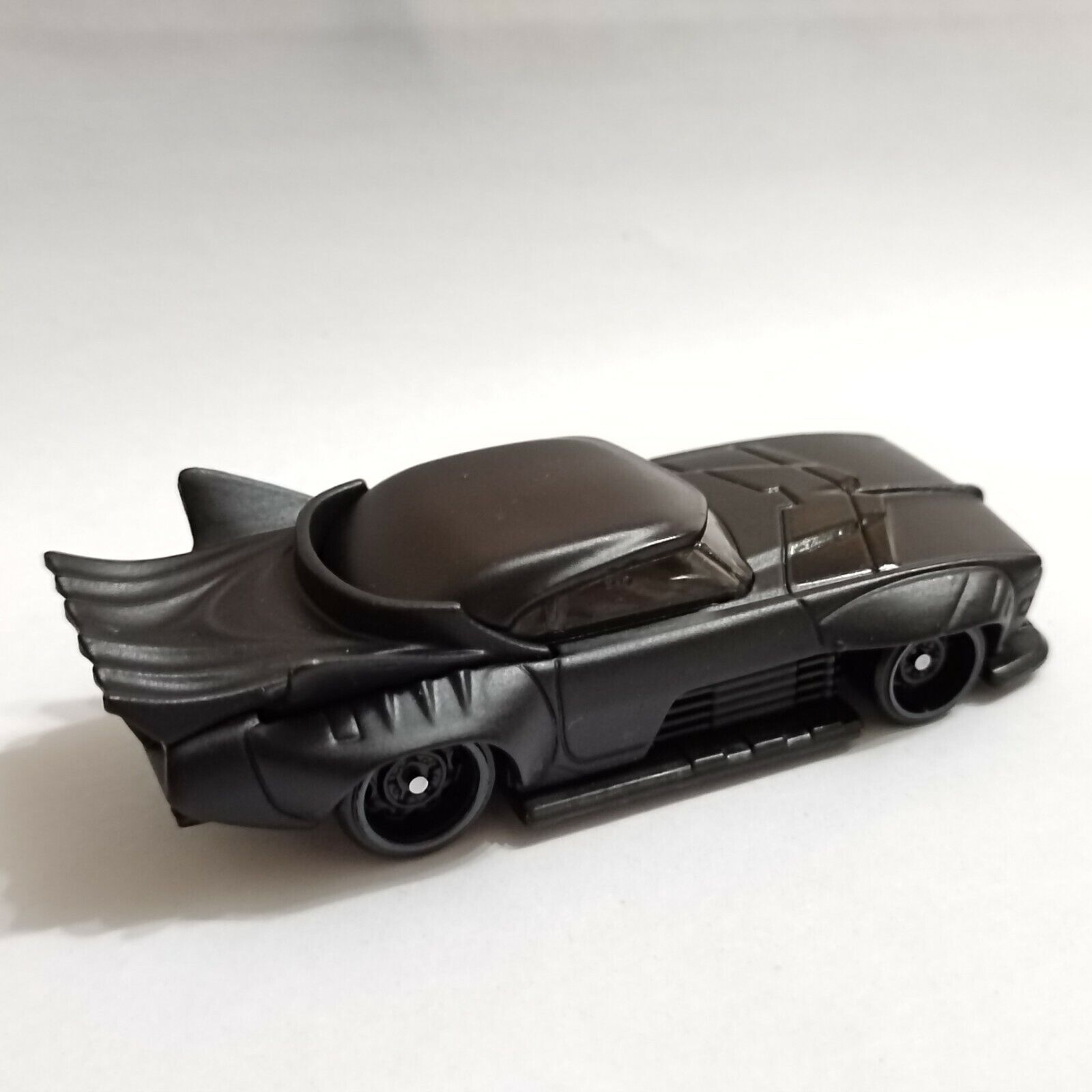 EXCLUSIVO Carrinho - Hot Wheels - DC Comics - Batman - Batmóvel - Preto  Detalhe Azul - Mattel