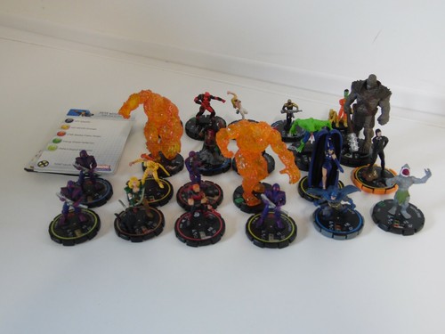 lot of 22 wizkids heroclix game piece figures 