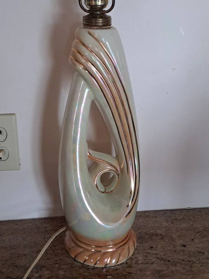 Lámpara de mesa Aladdin años 40 cerámica porcelana motivo foliado retro iridiscente Foto 2 de 4