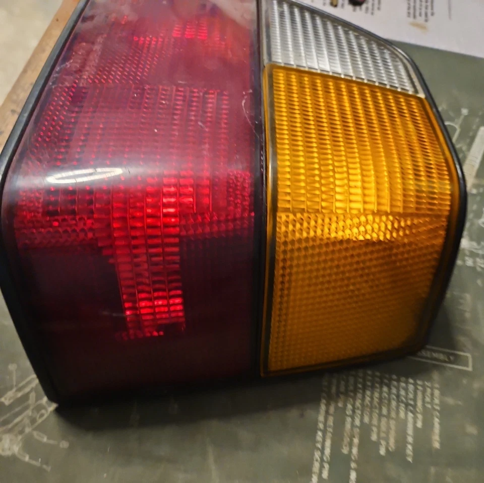 Luz trasera original Hella Volkswagen Rabbit RS 1985-1992 Foto 4 de 4