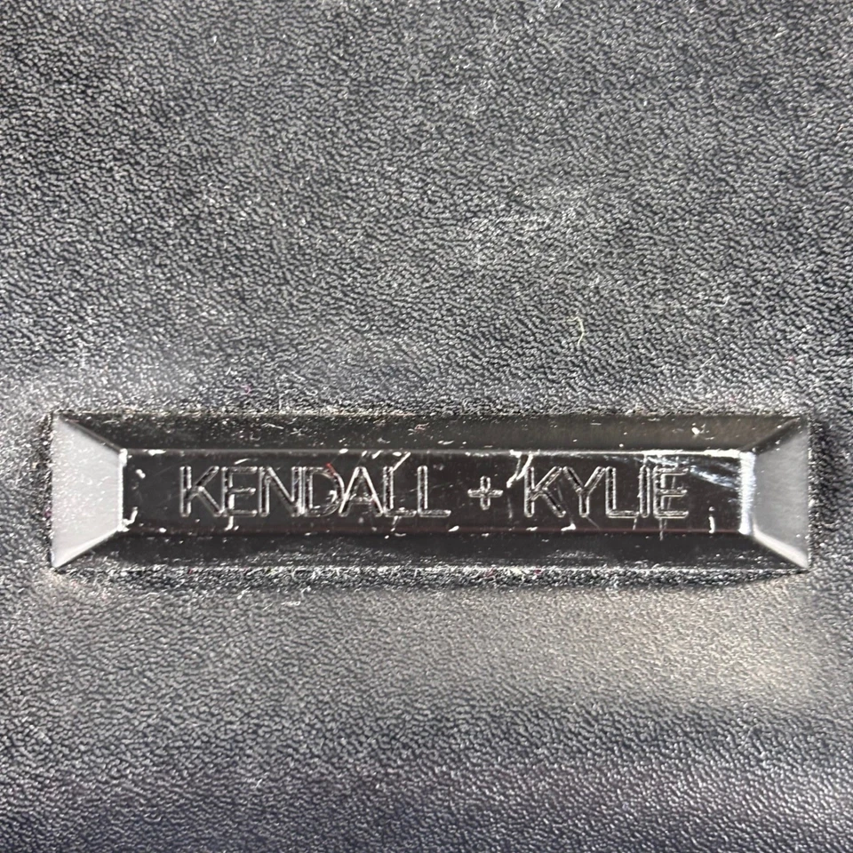 Mini bolso bandolera de cuero sintético negro Kendall + Kylie para mujer Foto 4 de 4