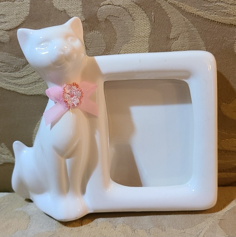 Cat Photo Frame. White Porcelain Cat With Pink Bow. Top Loading. Vintage Emson 