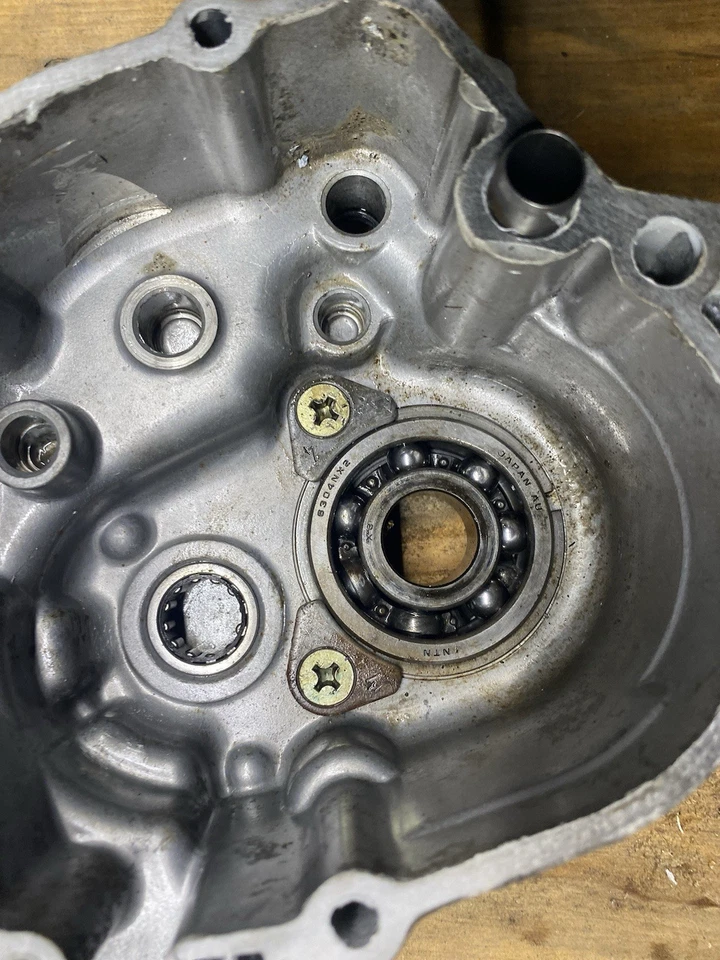 Yamaha YZ125 1999 2000 OEM MOTOR IZQUIERDO CÁRTER CÁRTER BLOQUE CÁRTER Foto 2 de 4