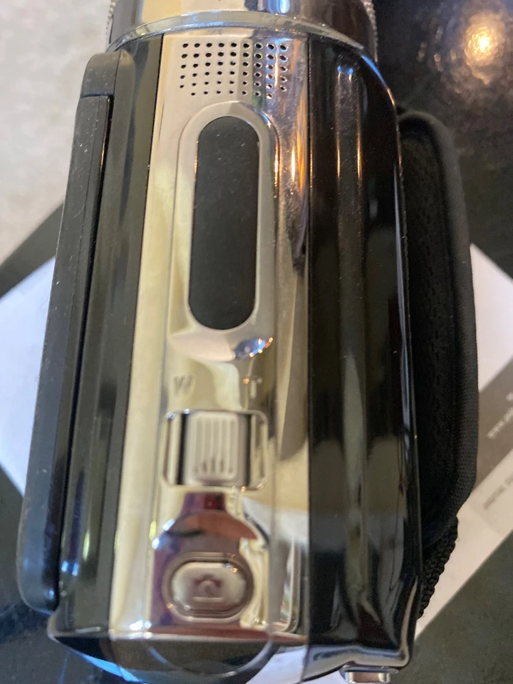 POLAROID DVC-00725F 720P HD Camcorder with 2.7-inch LCD - Image 3 of 4