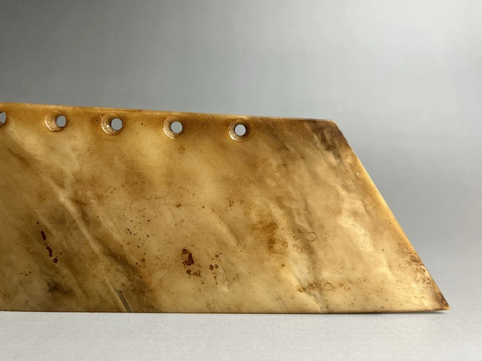 Pingente de faca raro chinês cultura Qijia jade branco sete furos - Imagem 4 de 4