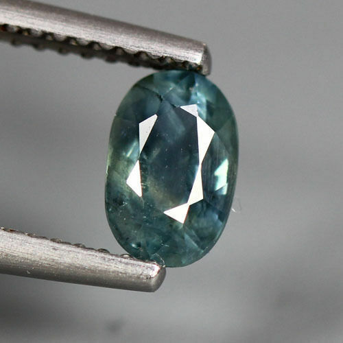 Saphir Vert Naturel D'Australie, 5.2x4.7 Mm, 0.67 Carat, Traité H-chauffage