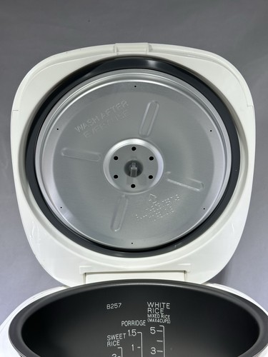 Zojirushi NS-WPC10 5 Cup Fuzzy Logic Micom Rice Cooker Warmer - Picture 5 of 12