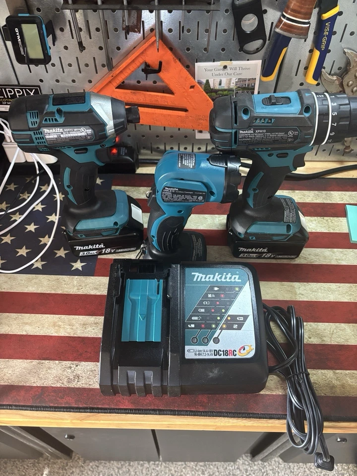 Makita Combo Set XDT11 1/2" Drill XDT11 1/4" Impact w/3.0Ah Batteries & Light - Image 2 of 4