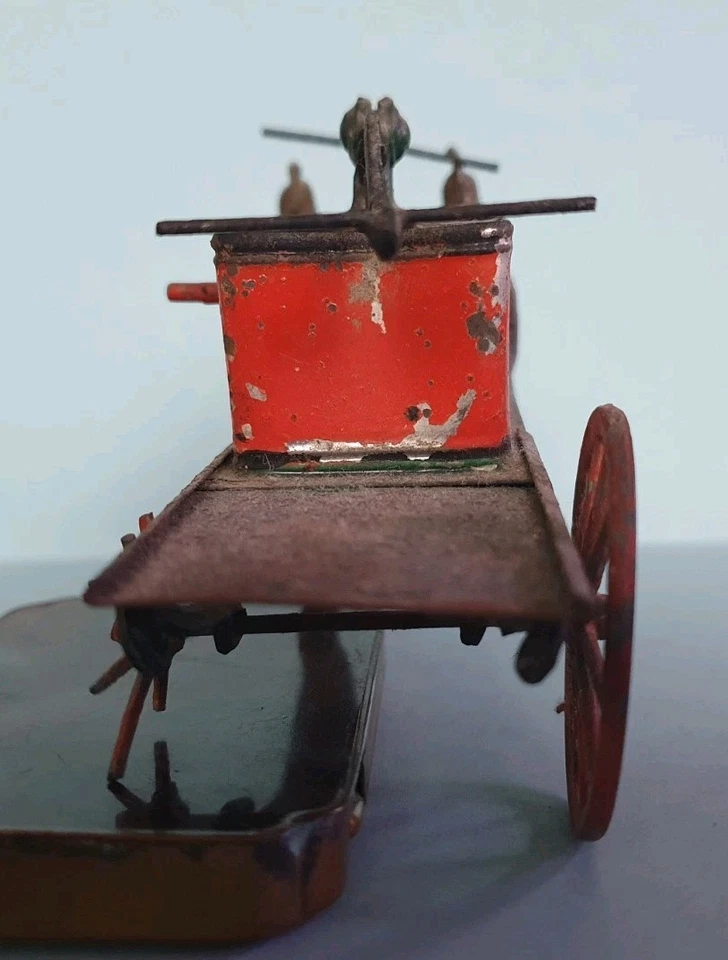 Jouet ancien Pompiers avec pompe à bras Tôle lithographiée XIXe - Photo 4/4
