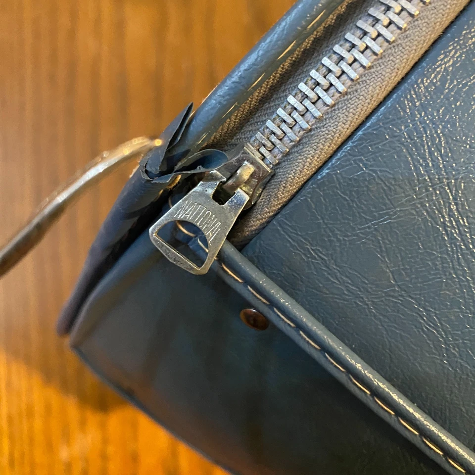 Caja Sombrero Peluca Vintage Azul Lágrima Estuche Vinilo NACIONAL Cremallera Viaje EE. UU. Retro Foto 3 de 4