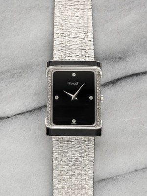 Vintage Piaget 80s 18K White Gold Manual Wind Onyx Dial and Bezel 30mm Case.