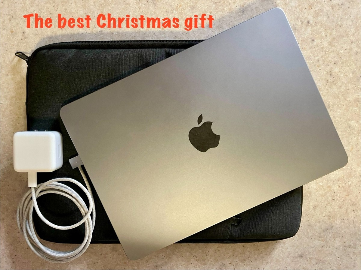 Apple MacBook Air M2 (13.6”, 8GB RAM, 512GB SSD) + Accessories