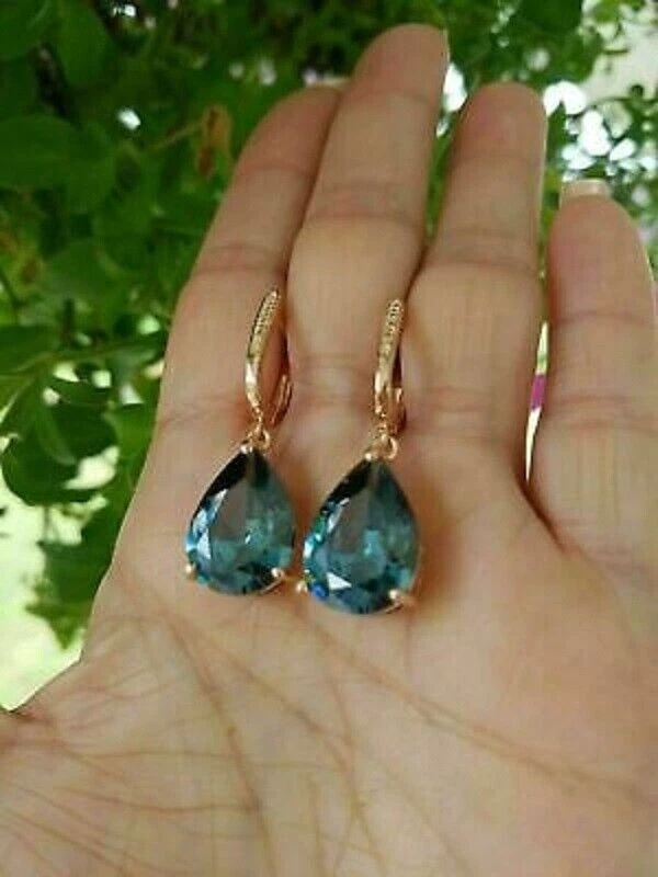 Pendientes colgantes/gotas solitario topacio azul corte pera de 4 quilates acabado oro amarillo de 14 quilates Foto 4 de 4