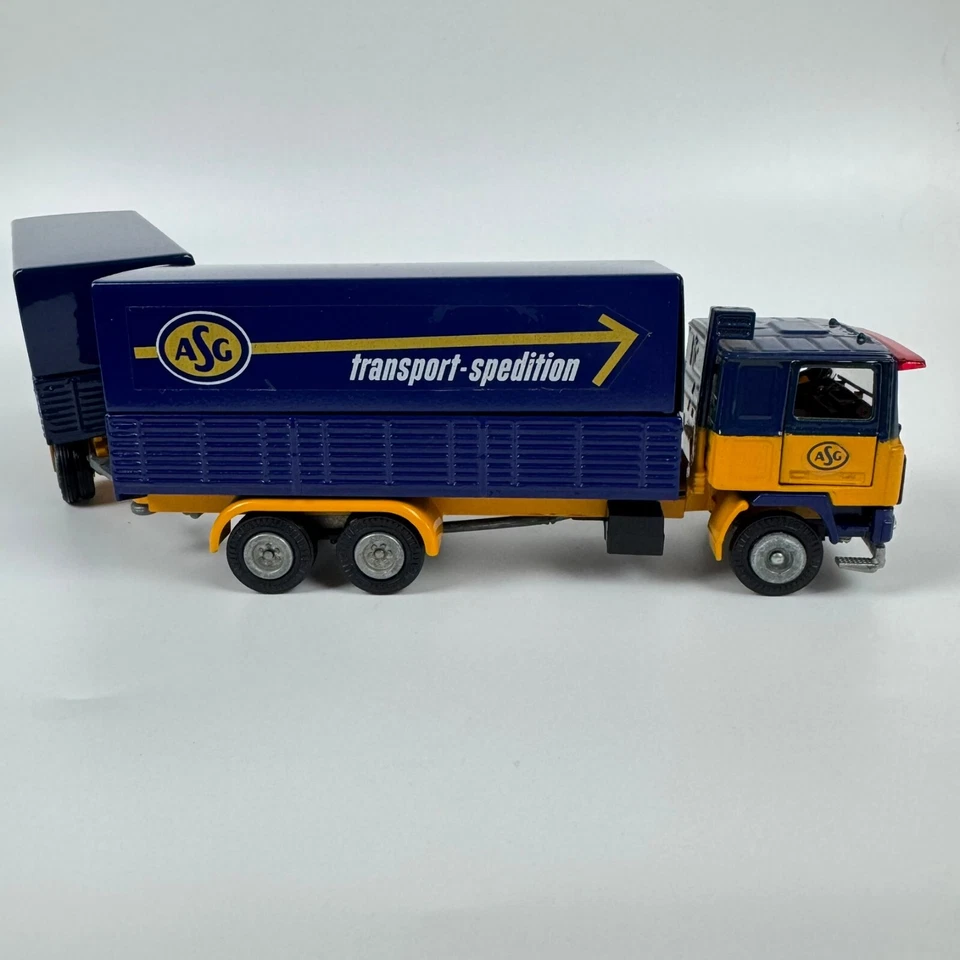 Camión y remolque Volvo Tekno 1/50 transporte ASG sin caja Foto 4 de 4