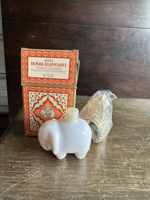 Vintage Avon Royal Elephant Topaze Cologne Bottle w/ Box & Howdah Seat