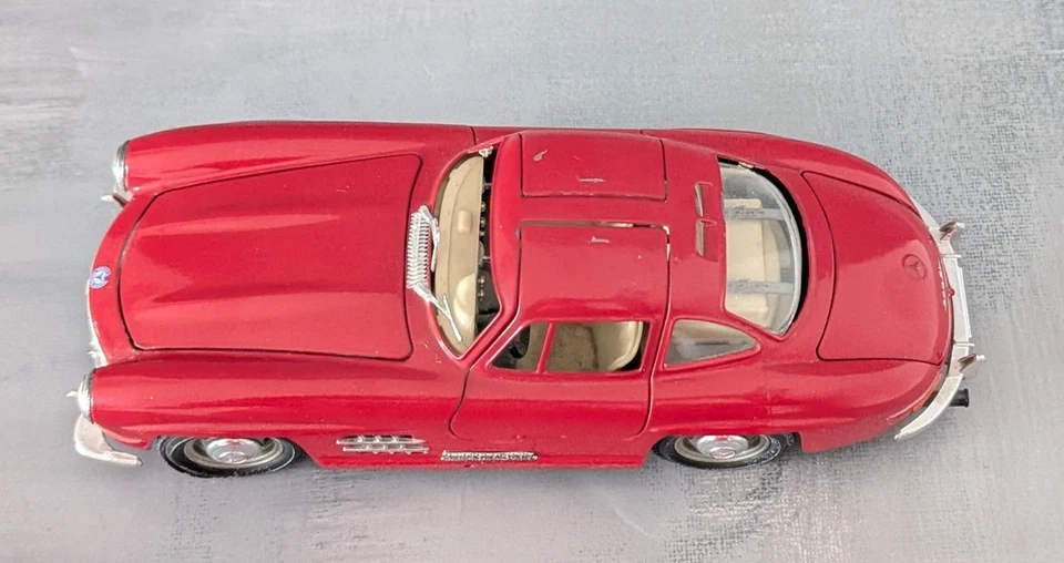 Bburago Modellauto 1:24 PKW Mercedes Benz 300 SL 1954 rot Oldtimer Sammlerstück - Bild 3 von 4