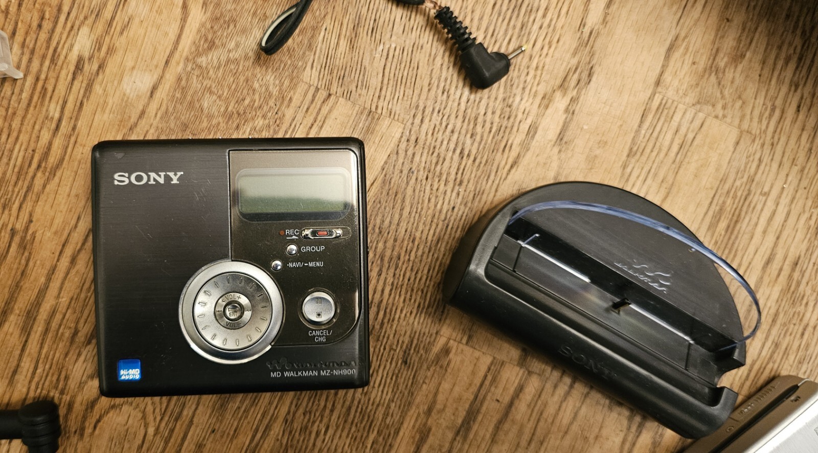 SONY MZNH900 HiMD Walkman Portable MiniDisc Recorder/Player Silver