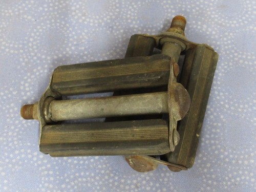 Vintage 1/2" Schwinn Pedal Set 3-3/4" Long - No Reflector in Rubber Block - Used