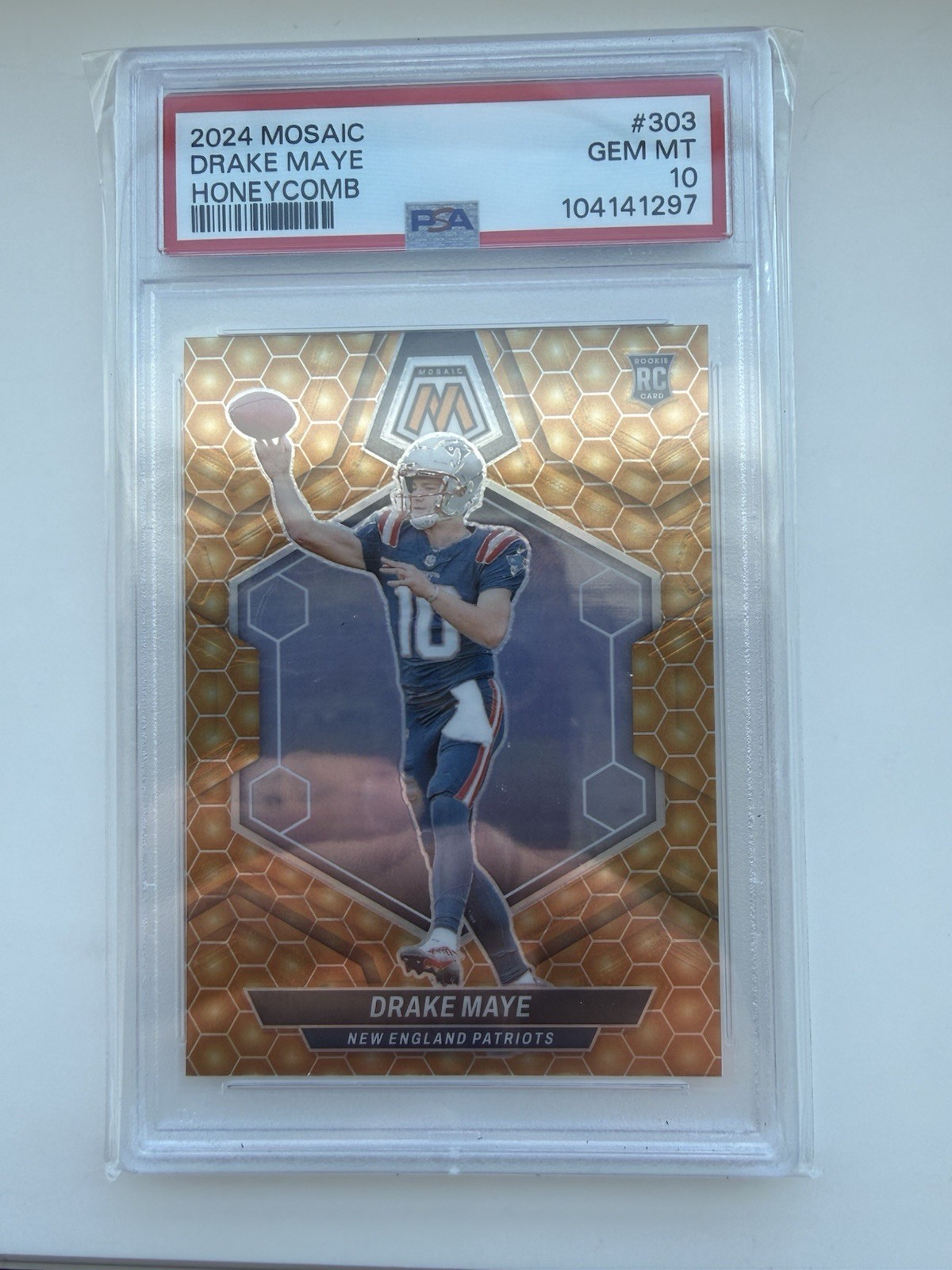 2024 Panini Mosaic - Rookies Drake Maye #303 Honeycomb Prizm (RC)