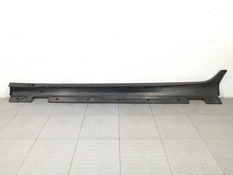 Panel basculante faldón lateral derecho Mercedes-Benz 2014 CLS550 tracción trasera 4,7 L color negro OEM Foto 2 de 4