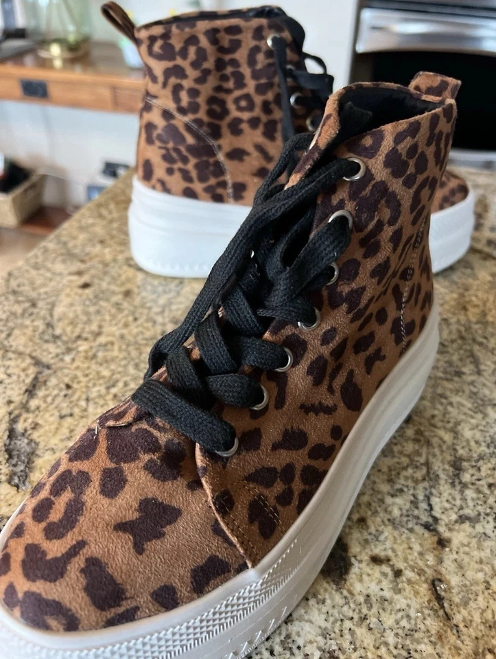 Zapatillas altas de plataforma con estampado de leopardo Foto 4 de 4