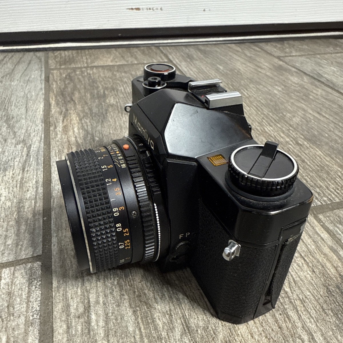 Mamiya NC1000 35mm Film Camera w. 50mm f/1.7 lens shutter speeds