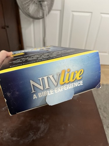NIV Live A Bible Experience Box Set Audio Bible The Complete Bible on Audio CDs - Foto 3 di 10