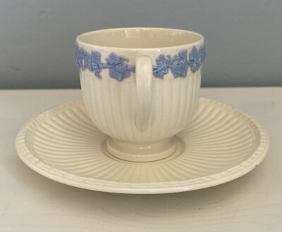 食器  EDME Queen's Ware Collection WEDGWOOD EDME Blue Grapes Queens Ware - Demitasse Cup & Saucer Set