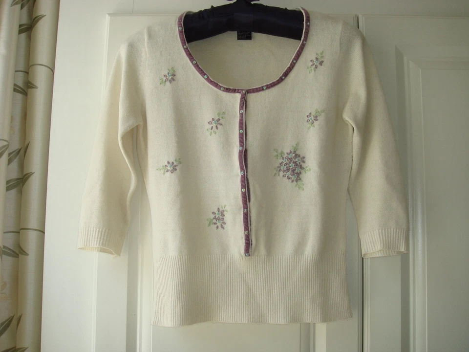 Suéter Jersey Para Mujer Vintage Colección Jane Doe Top Bordado Flores Mediano Foto 3 de 4