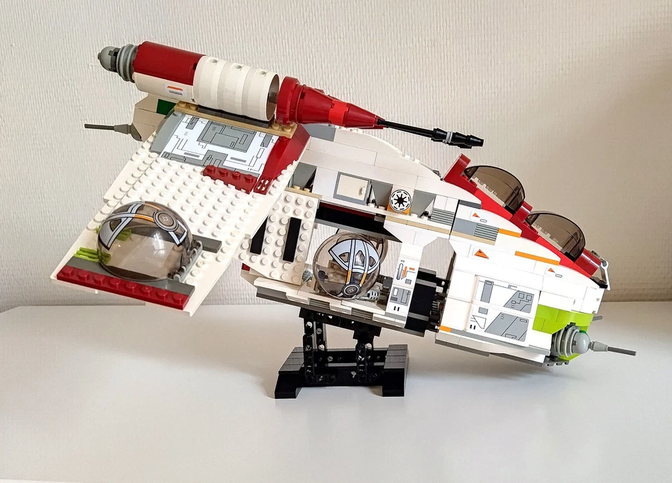 LEGO Star Wars 7163 Republic Gunship, complete + manual + stand, No Minifigures  - Photo 1/4