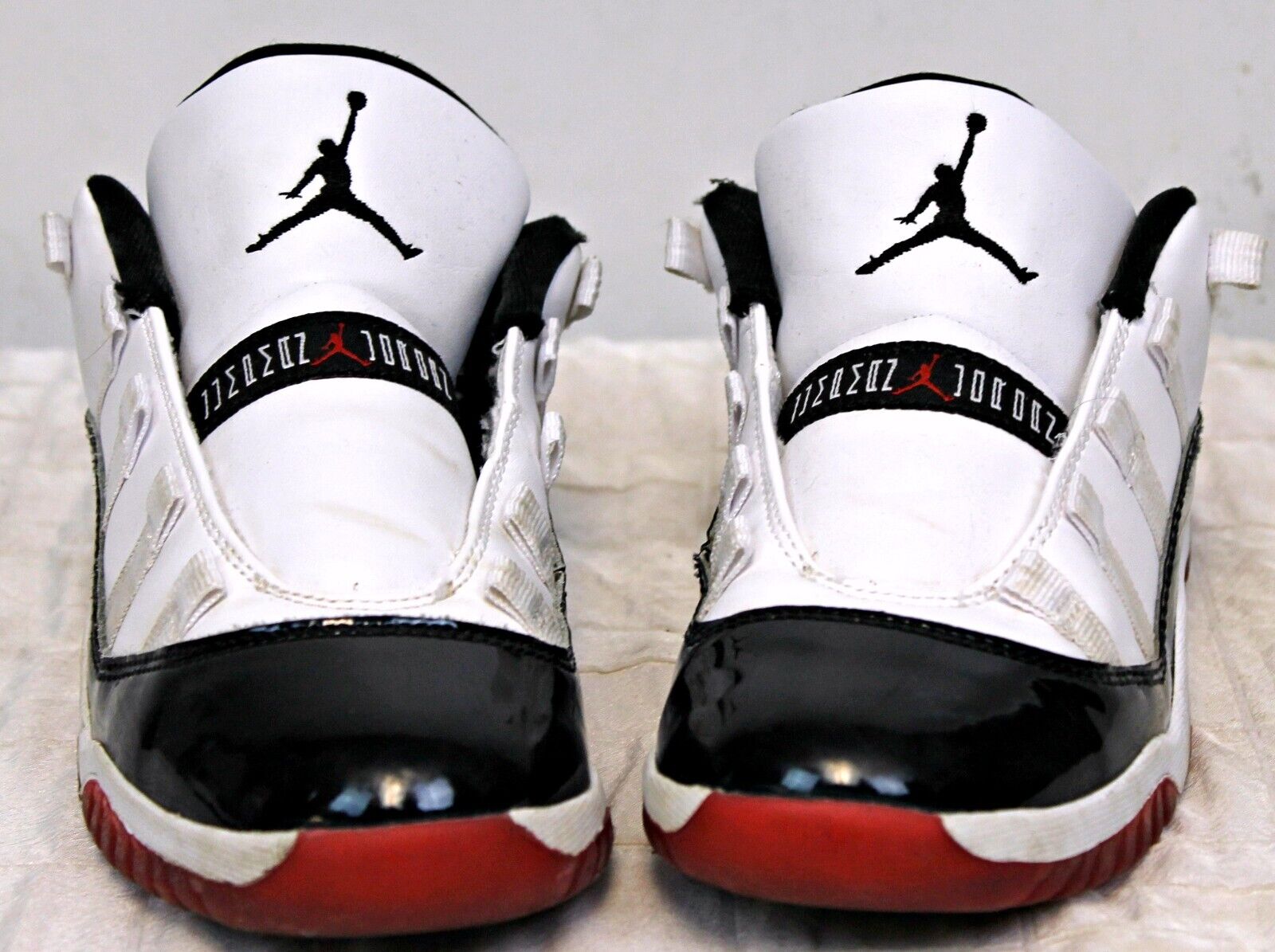 back of jordan 11 low