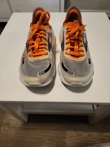 Brooks Aurora
