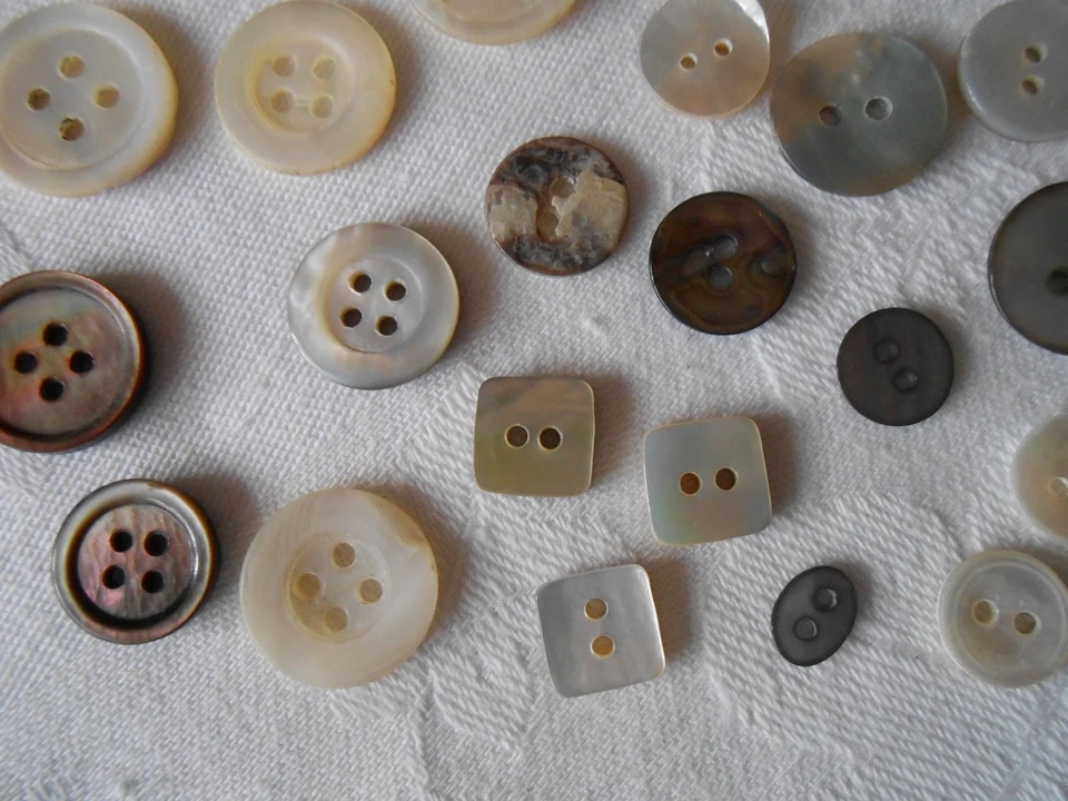 JOB LOT  SMALL MOP  BUTTONS CHILDREN'S BABIES KNITTEDS CRAFTS - Image 3 of 4