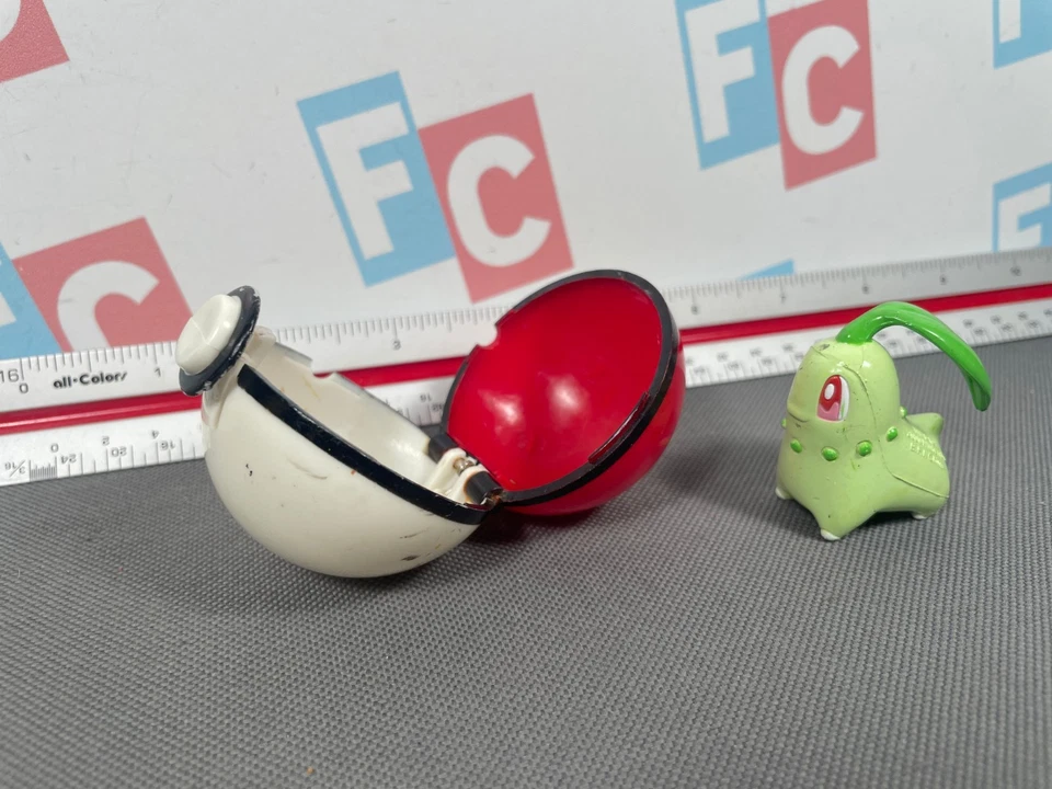 2000 Pokemon Basic Fun Chikorita Figure & Pokeball Retro Vintage RARE - Image 3 of 4