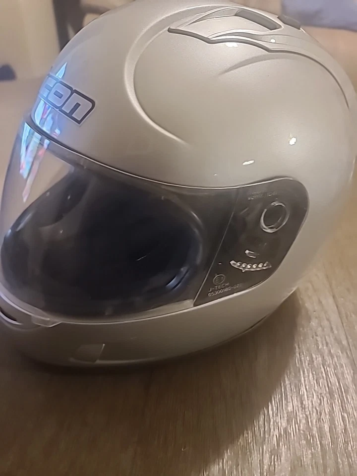 Icon Motorsports Alliance SS Motorcycle Helmet EUC - Image 2 of 4