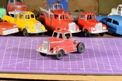 Tootsietoy Mack L-Line Cab = for hook and ladder ( 1954-1959 ) red