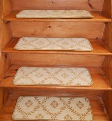 14 = STEP  9'' X 28''  + 1 Landing  28'' x 29'' Tufted Wool Carpet Stair Treads.