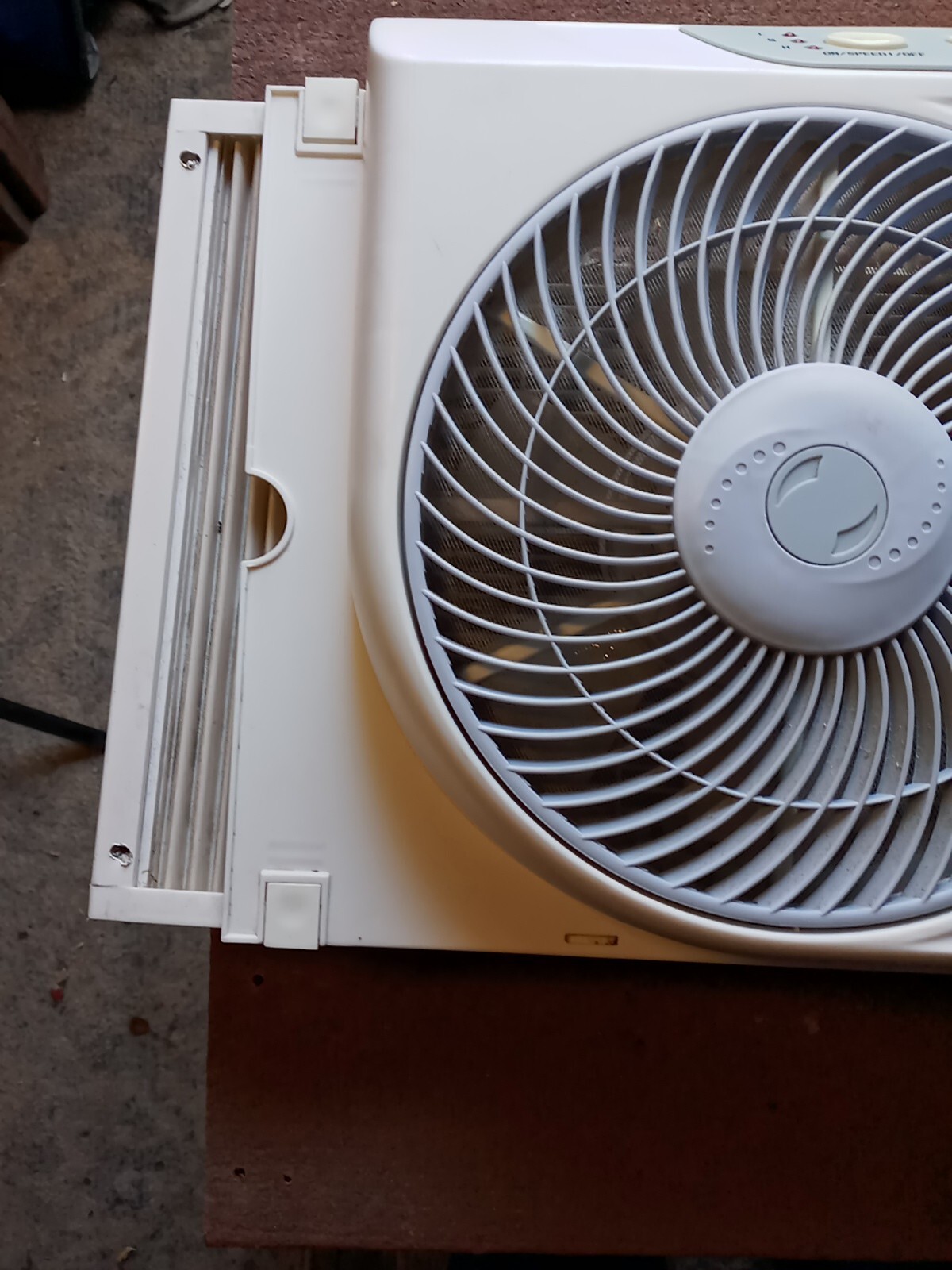 comfort zone CZ319WT 9 inch Twin Window Fan with Reversible Airflow