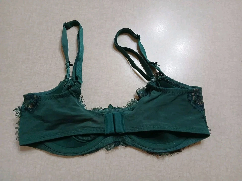 Sujetador Victoria's Secret 32DD push up sin relleno verde dorado con aros Foto 2 de 4