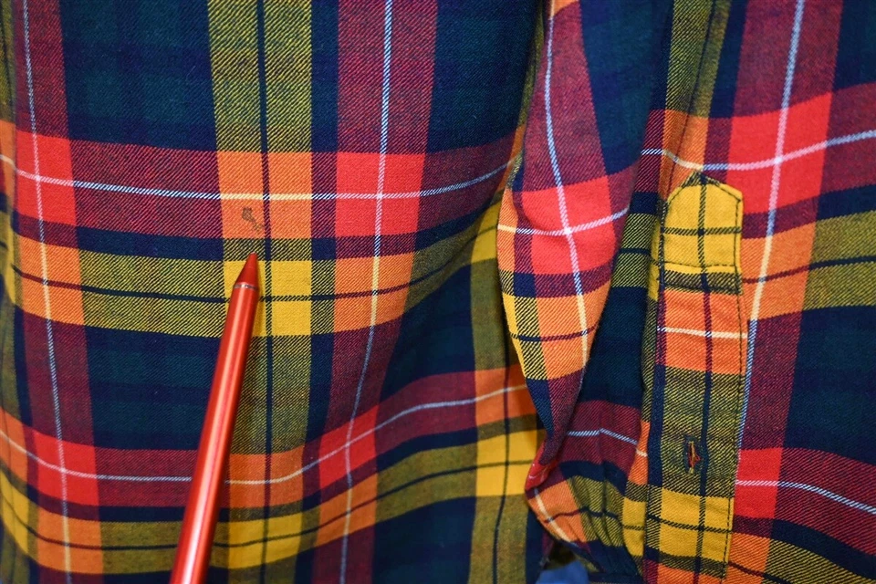 CAMISA MASCULINA VINTAGE ANOS 40 VIYELLA GERHARD KENNEDY VERMELHA AZUL XADREZ FLANELA BOTÃO PARA BAIXO L - Imagem 4 de 4