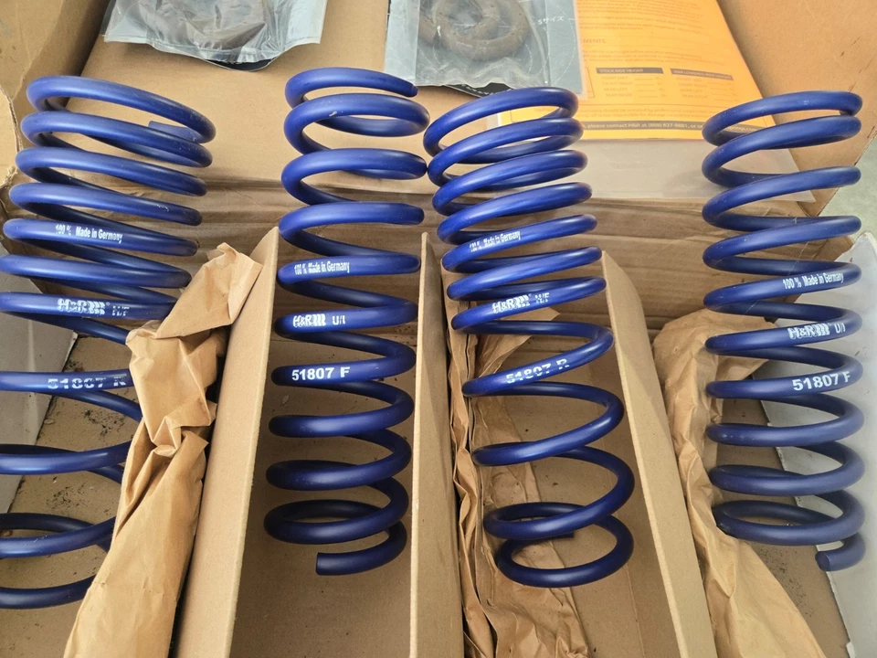 Kit de resortes delanteros y traseros deportivos descendentes H&R 51807 para Honda Civic/CRX 88-91  Foto 2 de 4