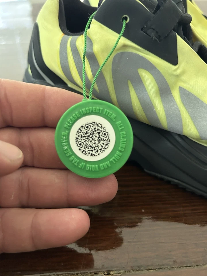 Size 5Y - adidas Yeezy Boost 700 MNVN Phosphor. No insoles - Image 4 of 4