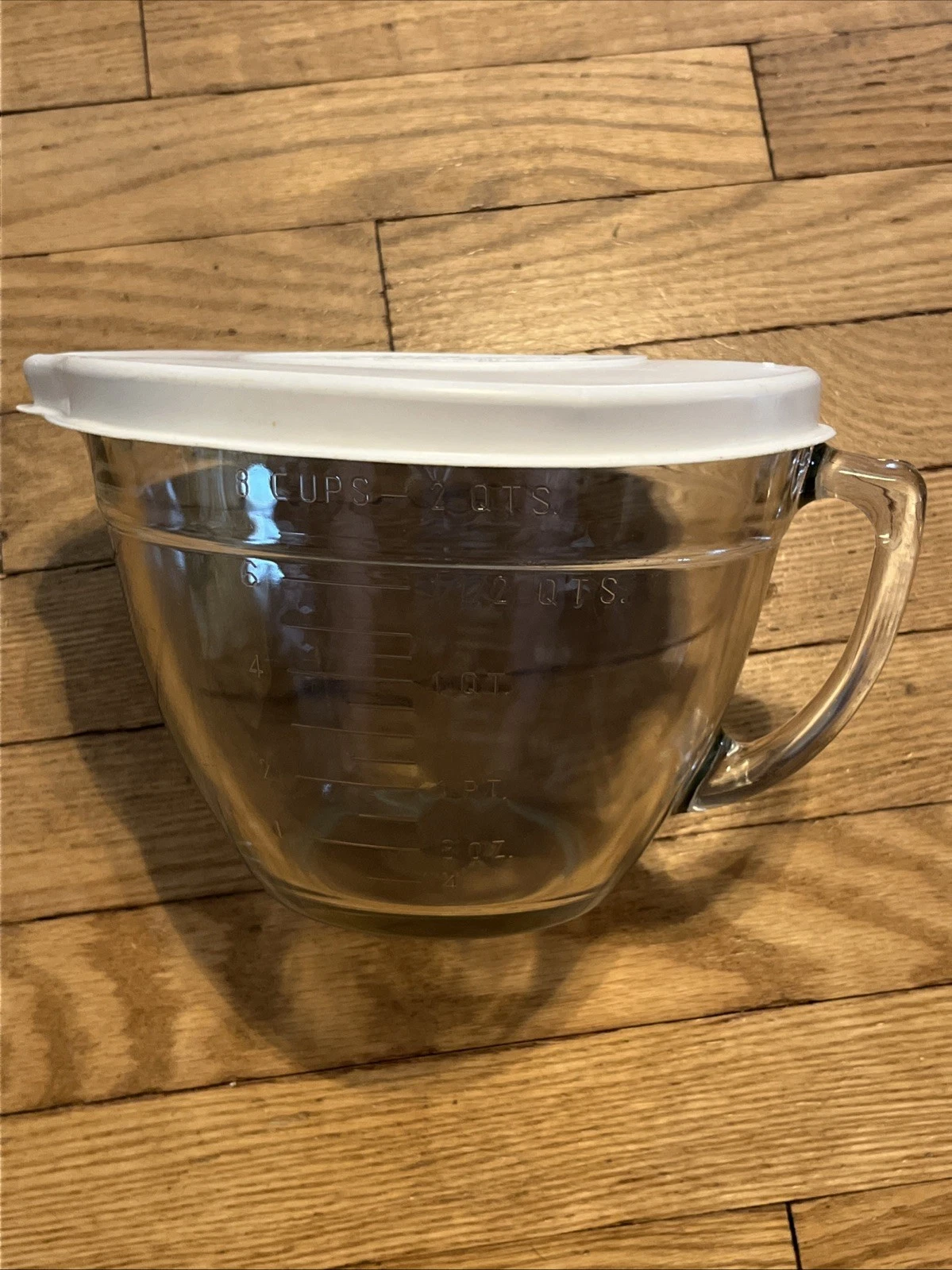 Pampered Chef Classic Batter Bowl with lid- 8 Cups/2 QT