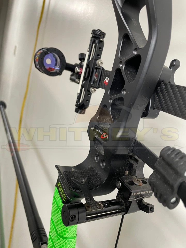 Used Bowtech Reckoning 38 - Right Hand - 60lbs - 27"-32" - Black/w Case - Image 3 of 4