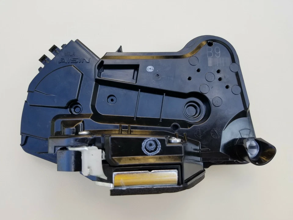 LIFE WARRANTY 19 to 25 Genuine Lexus ES300H ES350 door lock actuator LEFT FRONT - Image 2 of 4