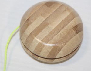 Vintage Classic Old-Fashion Wooden Yo-Yo Stripe Wood Grain Beveled Face YoYo Toy