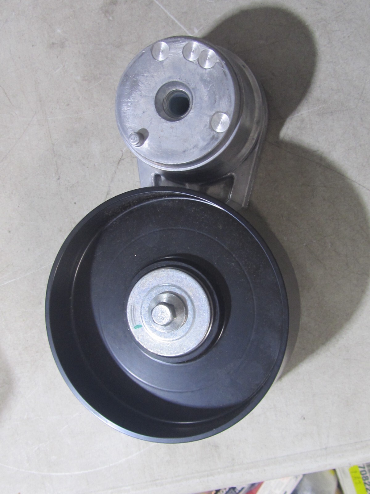 NEW GENUINE OEM INTERNATIONAL IDLER TENSIONER PULLEY 4087133C2 | eBay 