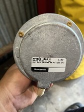 pneumatic valve actuator