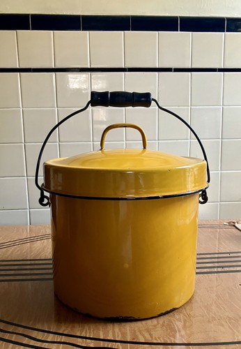 Rare Yellow Enamelware Pail Enamel bucket with Lid and Wooden Handle 1930’s - Picture 10 of 14